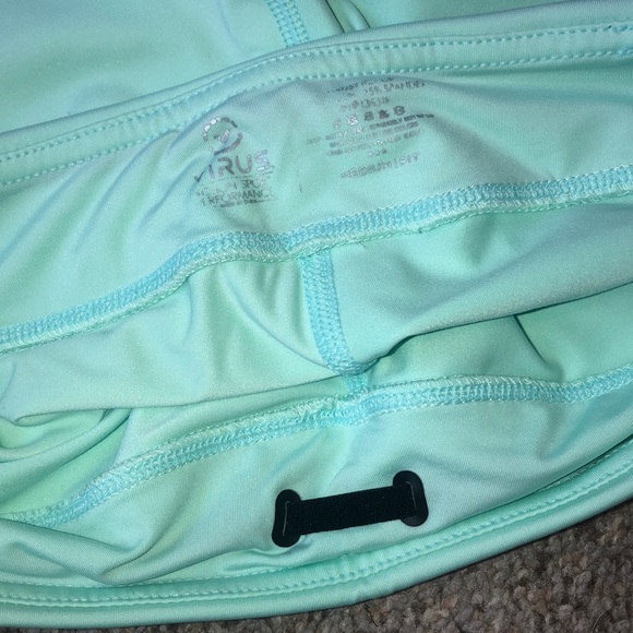 Virus Tech Shorts, Size Medium in Mint - Picture 3 of 5